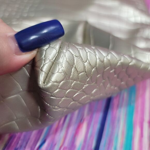 Saks Fifth Avenue Metallic Gold Shopping Tote or Shoulder Bag - Picture 15 of 16